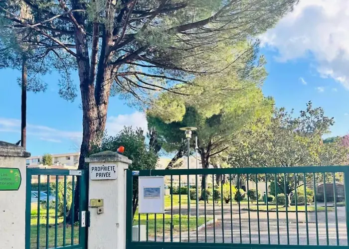 Charming Bright In Apartman